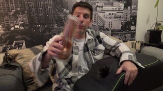 Un coussin LIBERATOR x FLESHLIGHT pour se masturber sans les mains - porn video