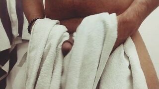 Lavando minha piroca no melhor hotel da cidade - porn video